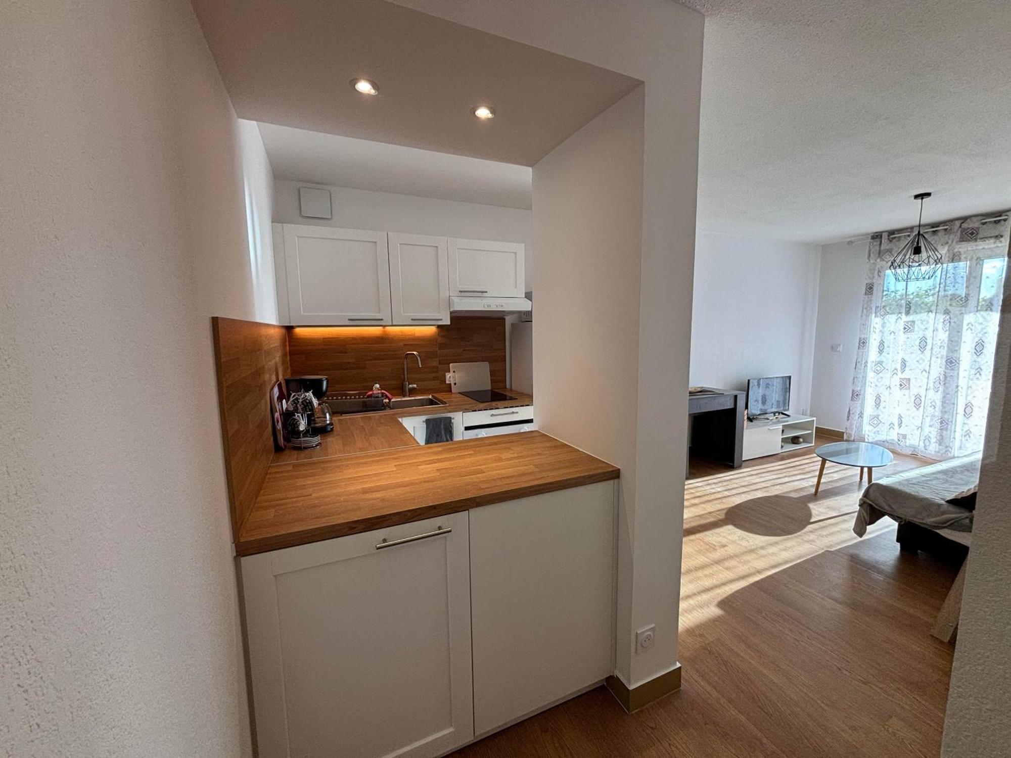 Location D'Un Superbe Appartement Avec Piscine Roquebrune-sur Argens Extérieur photo